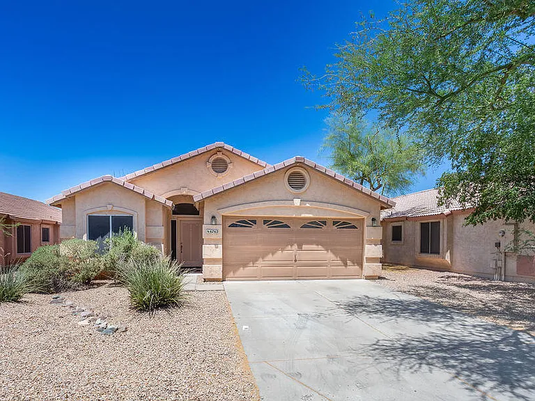 6762 W Del Mar Ln — Photo 2