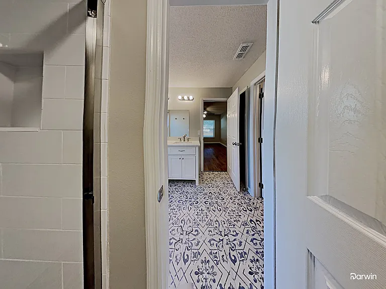 10628 Crescendo Loop — Photo 11