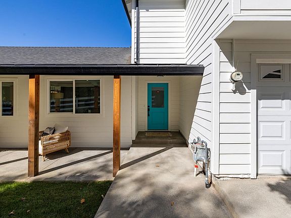 5th image of 8822 Oak Grove Avenue