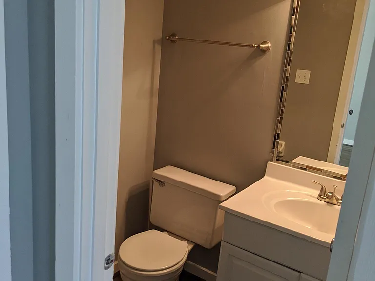 440 Edinburgh Rd — Photo 18