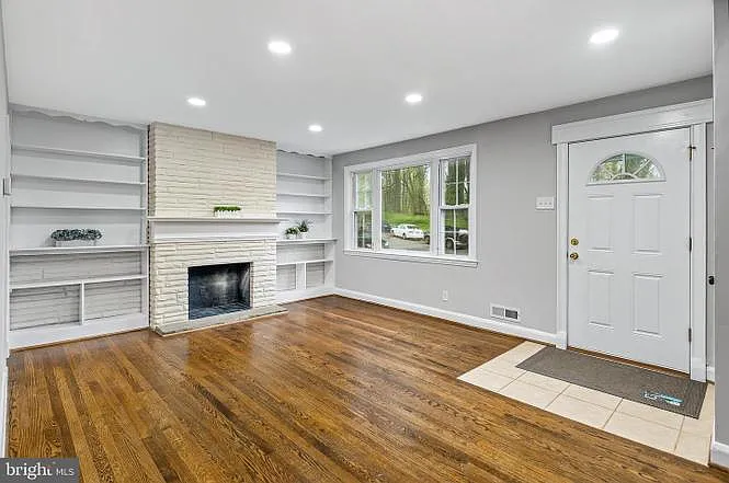 4 bed, 2.5 bath, 1920 sqft, $2,400 — Photo 4