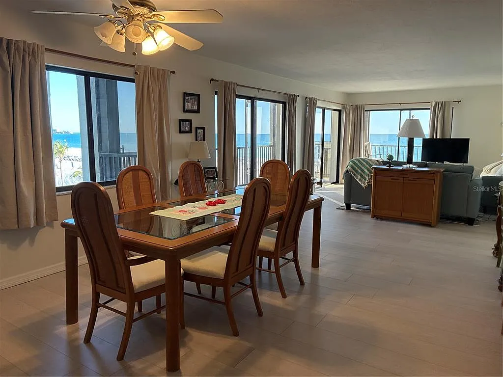 2 bed, 2.0 bath, 1494 sqft, $4,500 — Photo 3