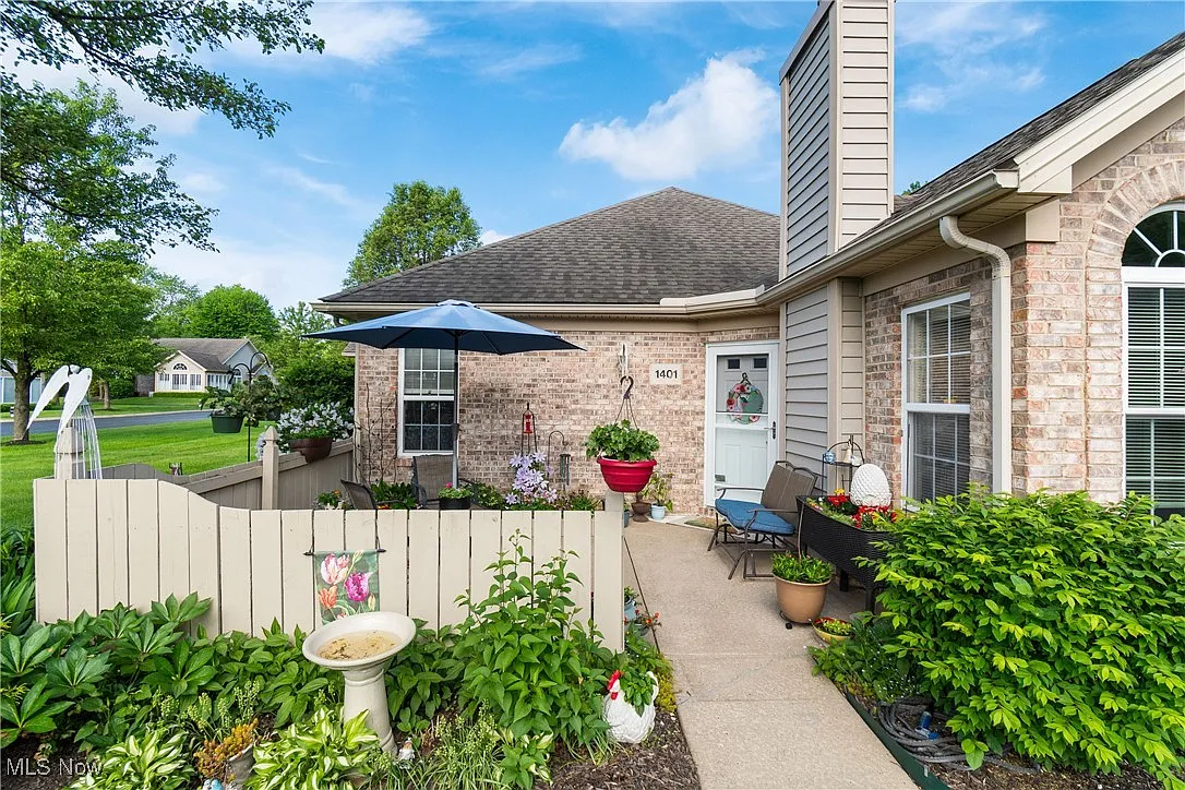 1401 Willow Brook Dr NE photo 1
