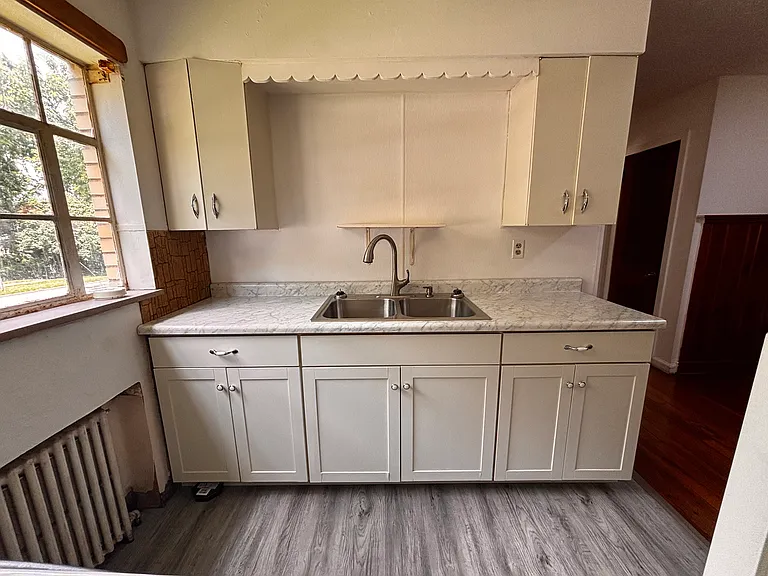 360 Ross Ave — Photo 13