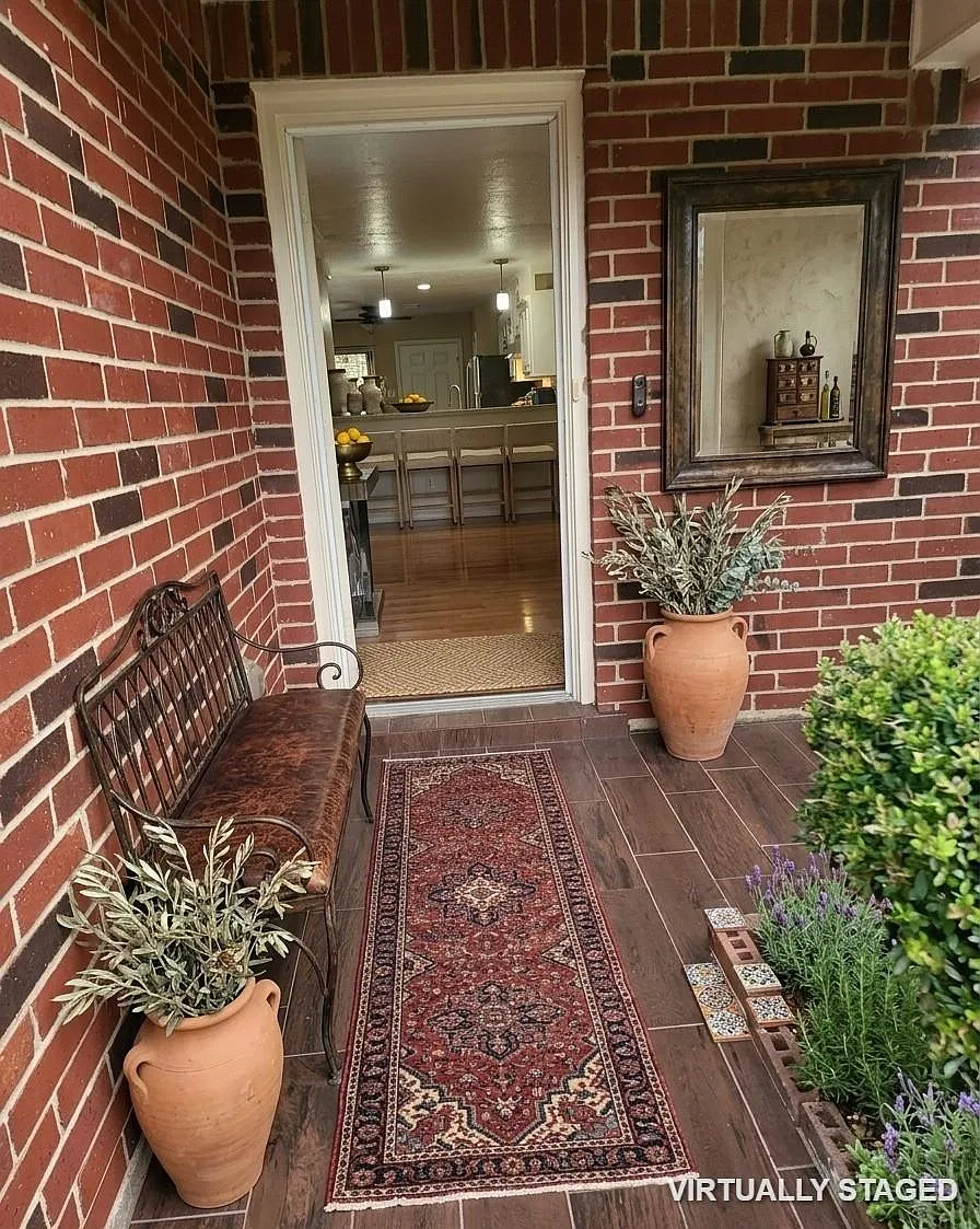 3 bed, 2.0 bath, 1260 sqft, $1,850 — Photo 2