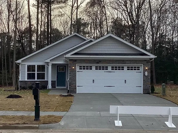 73 Pleasants Ln, Kilmarnock, VA 22482