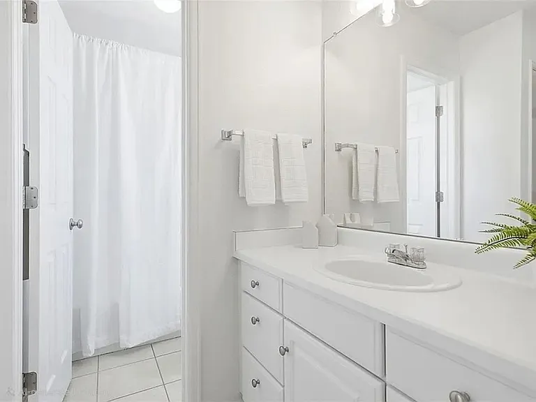 2043 King Way — Photo 19