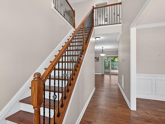 4th image of 1072 Kavenaugh Ln