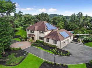 37 Dora Ln, Holmdel, NJ 07733