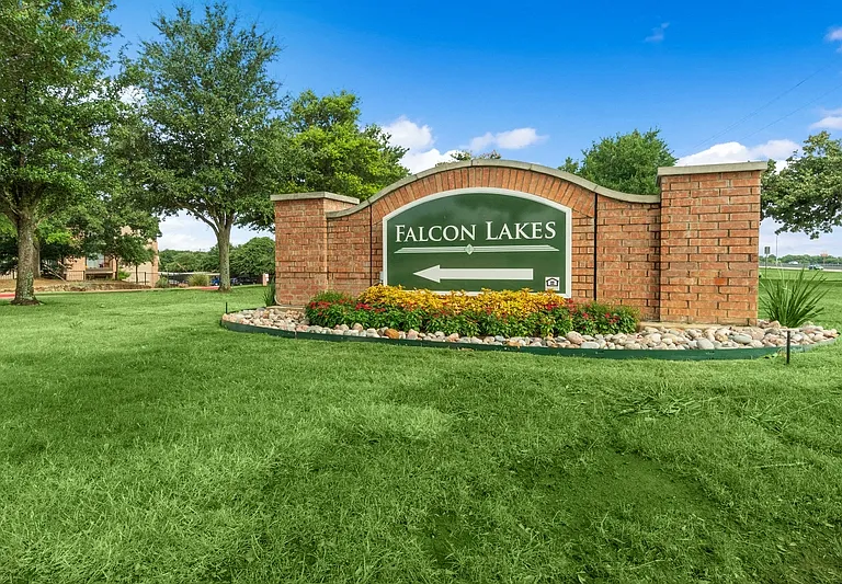 Falcon Lakes — Photo 30