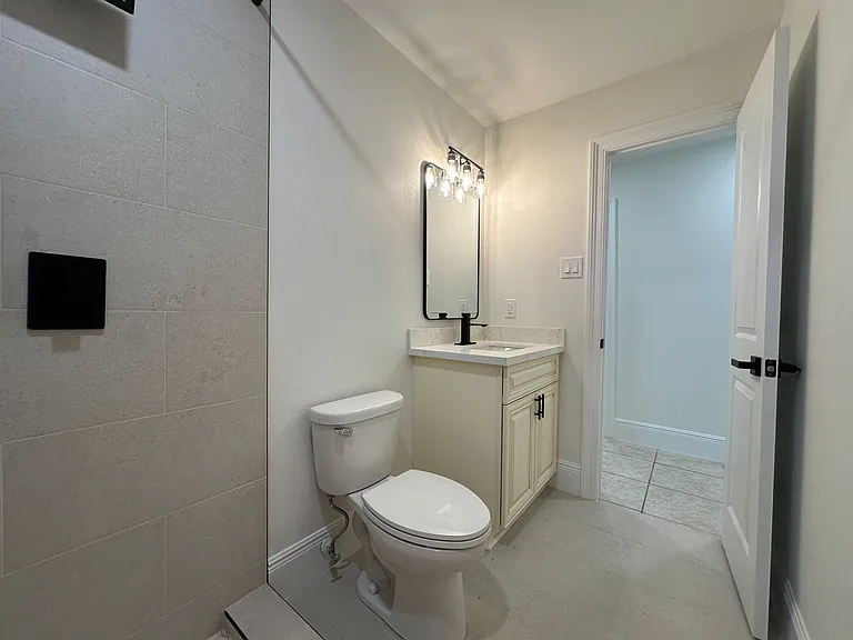 2723 Longwood Dr — Photo 18