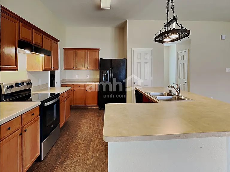 530 Hickory Ln — Photo 4