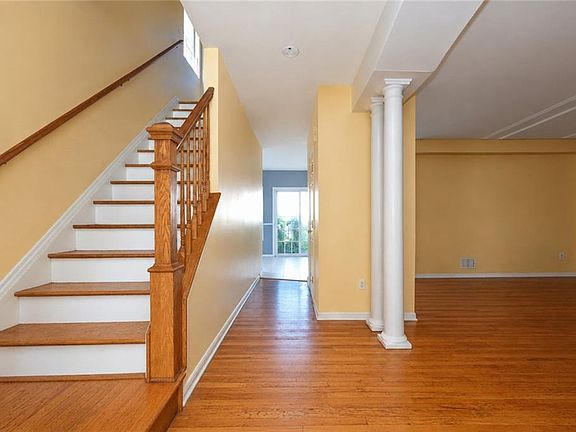 4th image of 25 Northfield Ave