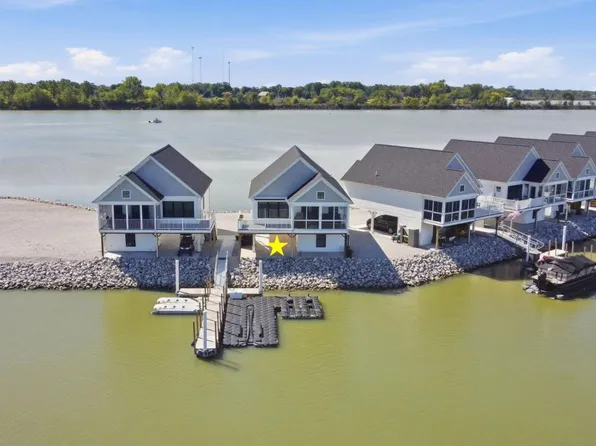 545 W Lakeshore Dr #2, Pt Clinton, OH 43452