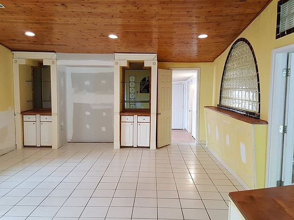 5th image of 2608 McClave Dr