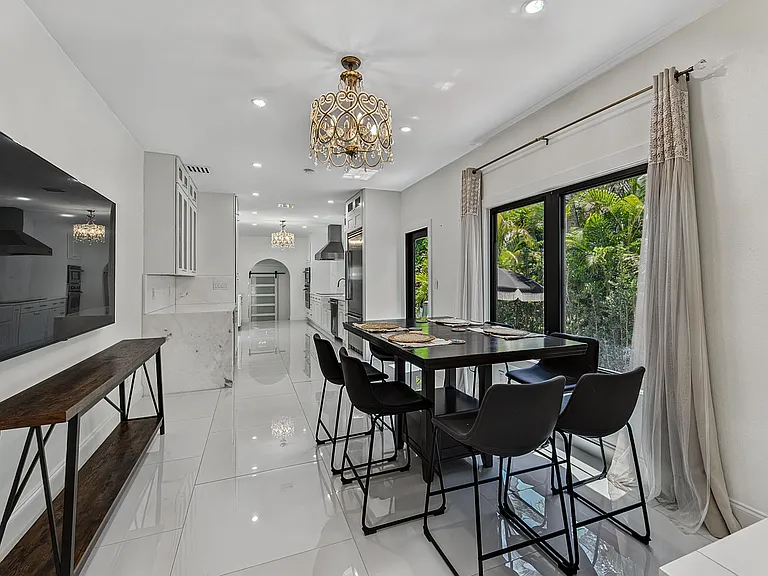 1010 N Rio Vista Blvd — Photo 28