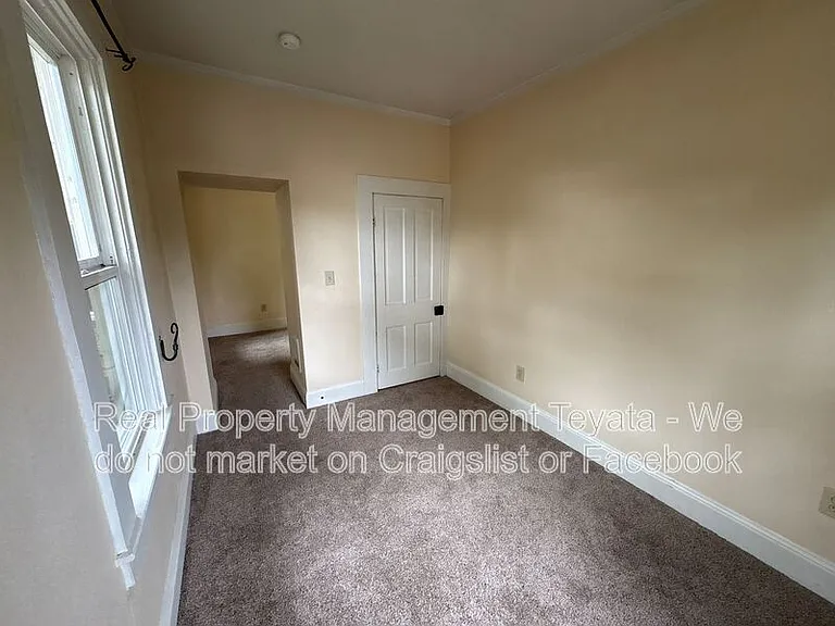 1405 Halleck St — Photo 15