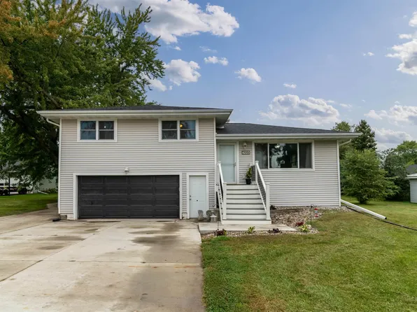 4223 Normandy Dr, Cedar Falls, IA 50613