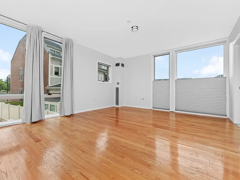 1 Warren St #109 — Photo 6