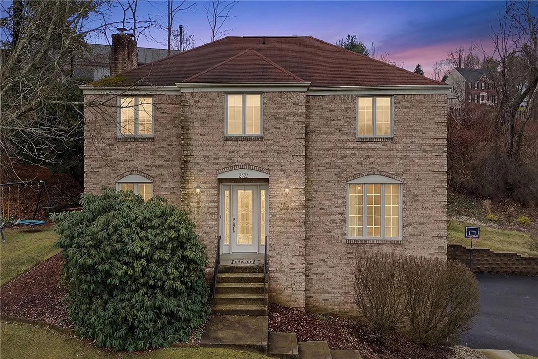 2521 Country Side Ln photo 1