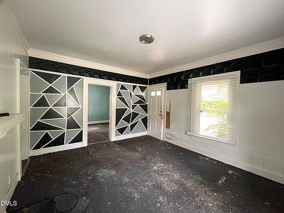 3rd image of 904 Stokes St