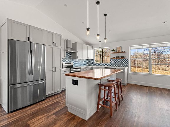 4th image of 2225 Cliffrose Ln