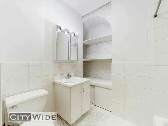 3rd image of 117 W 58th St APT 5A