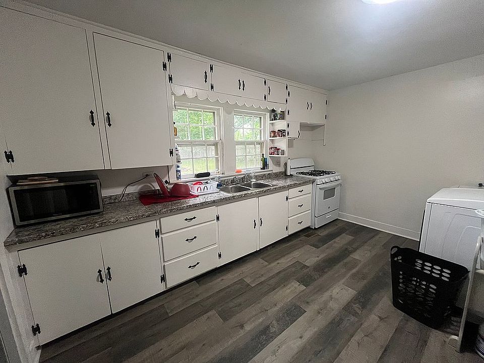 1st image of 209 E Pine St
