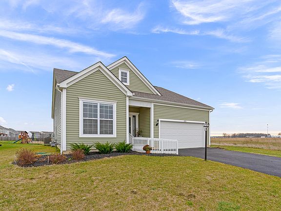 3rd image of 223 Fanshell Dr