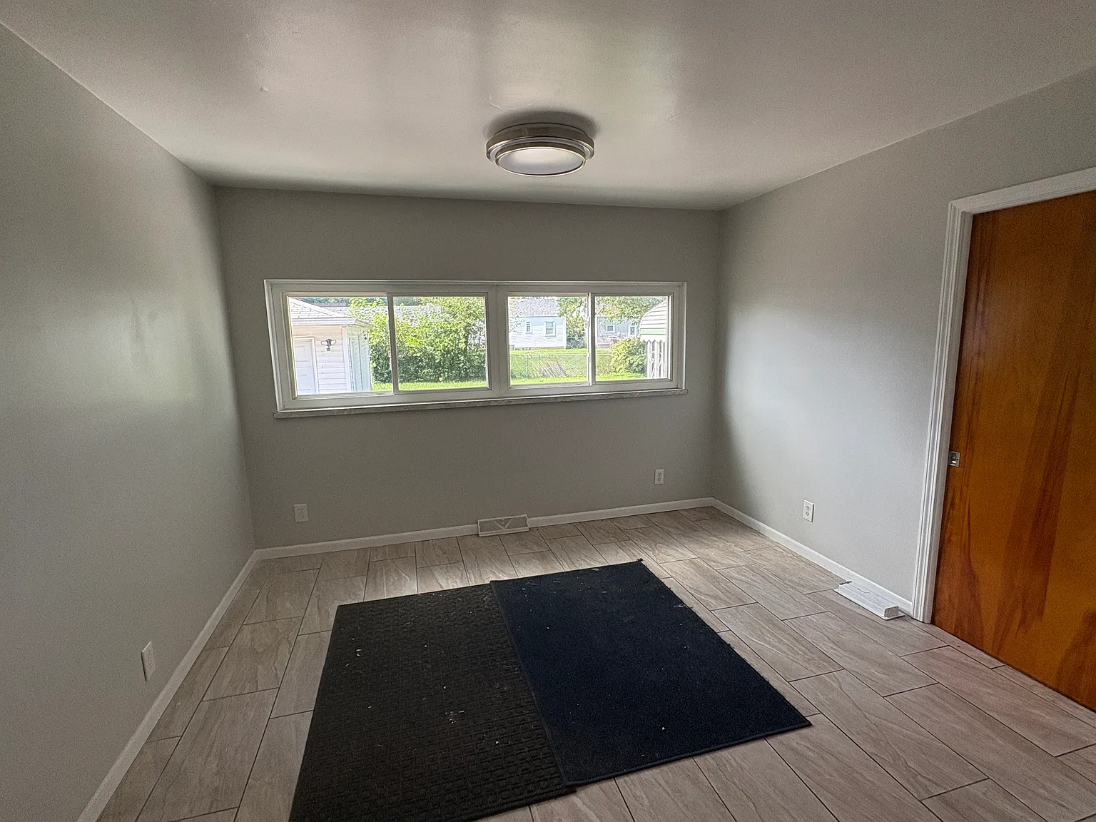 3 bed, 1367 sqft, $1,800 — Photo 2