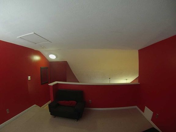 3rd image of 153 Pacific Dr #2nd