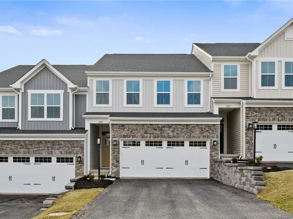 1005 Wellington Ct, Jeannette, PA 15644