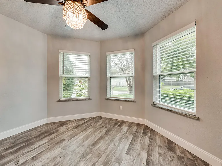 1002 Canary Ln — Photo 15