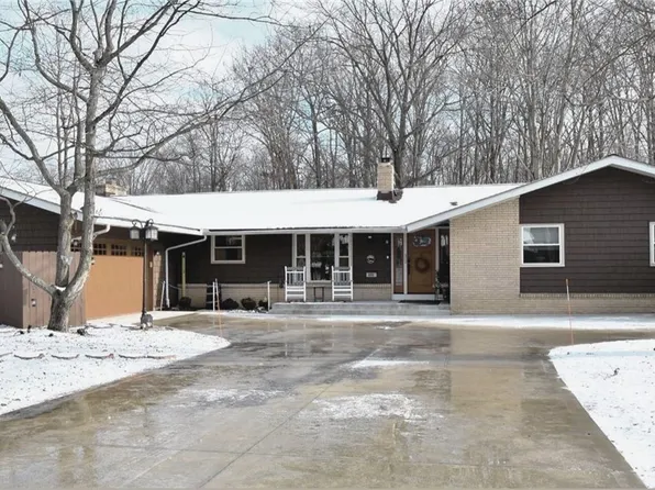 495 Zorn Ln, Mayfield Village, OH 44143