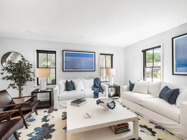 36 Rodman St, Narragansett, RI 02882