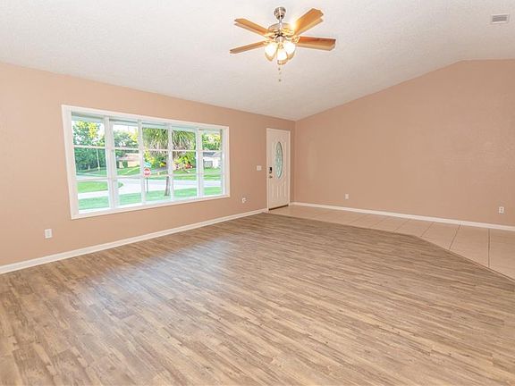 4th image of 530 Baldwin Ct