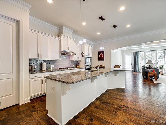 4th image of 3000 Chalet Ln