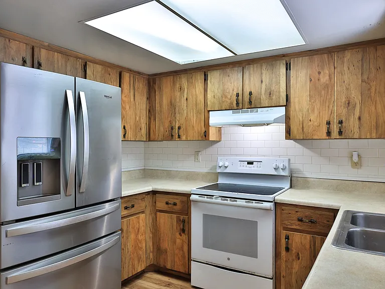 1404 Dexter Dr N — Photo 7
