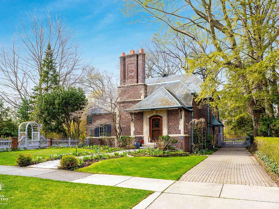 225 Touraine Rd, Grosse Pointe Farms, MI 48236 Zillow