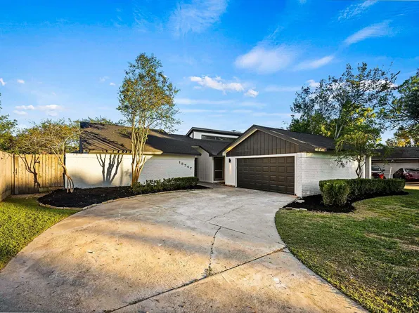 15747 Boulder Oaks Dr, Houston, TX 77084