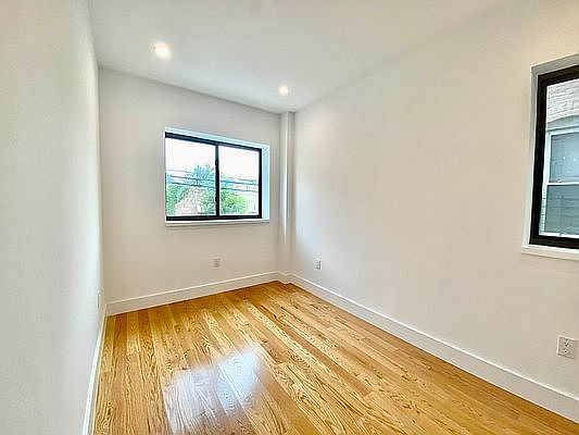 5th image of 900 E 230th St #4
