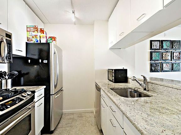 5th image of 4 Martine Ave APT 1610