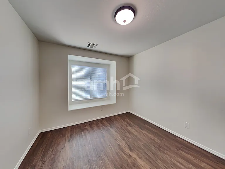 17238 W Maui Ln — Photo 20