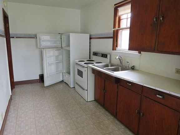 5th image of 1404 N Superior St