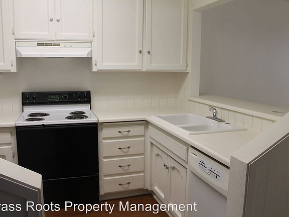 3rd image of 123 Rockwood Dr