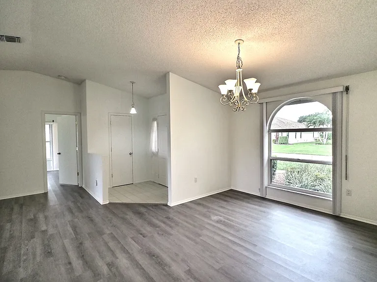 Spacious living room