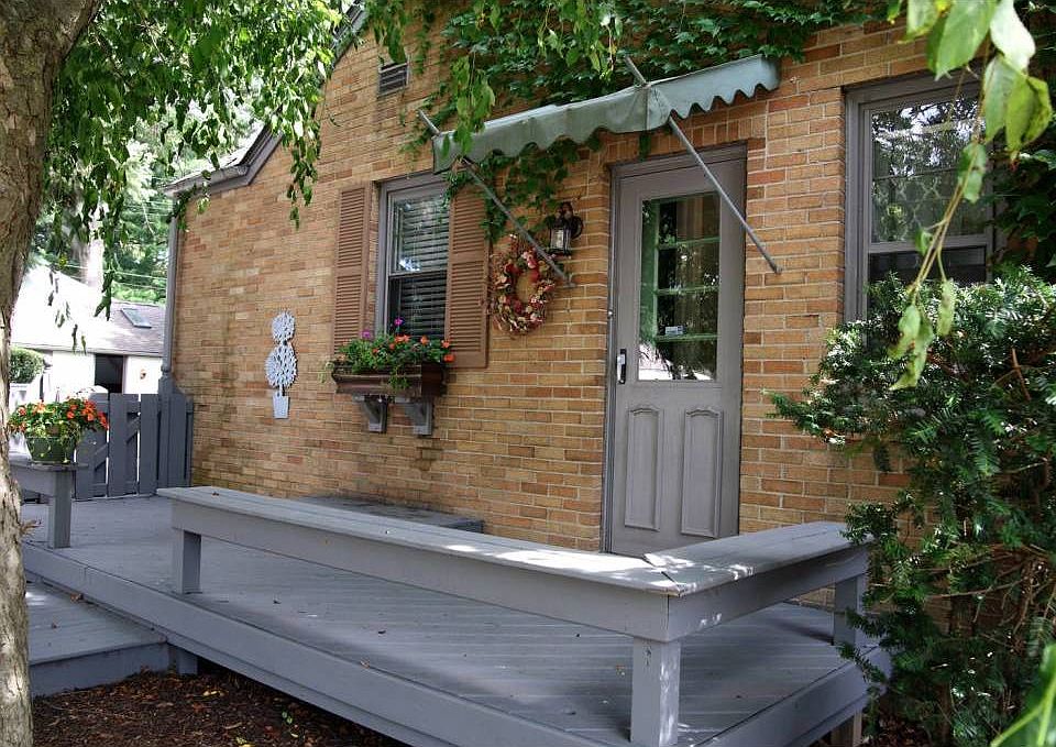 1st image of 429 Oak Knolls Ave
