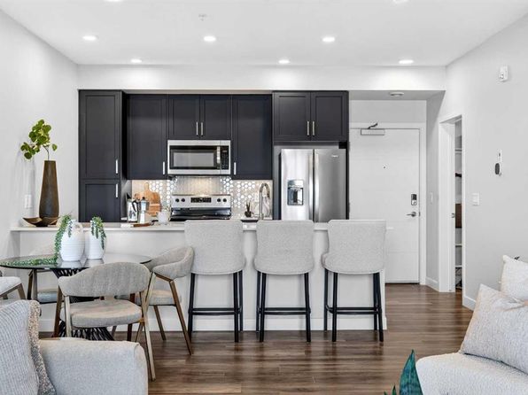 255 E Les Jardins Park SE #303, Calgary, AB T2C 5W9