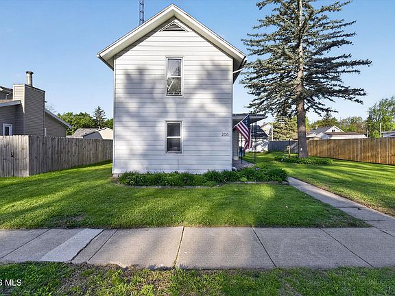 3rd image of 206 Franklin Ave