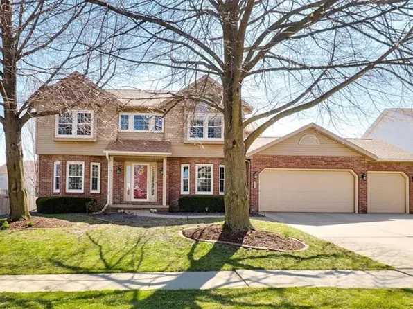 2809 Greenfield Rd, Bloomington, IL 61704